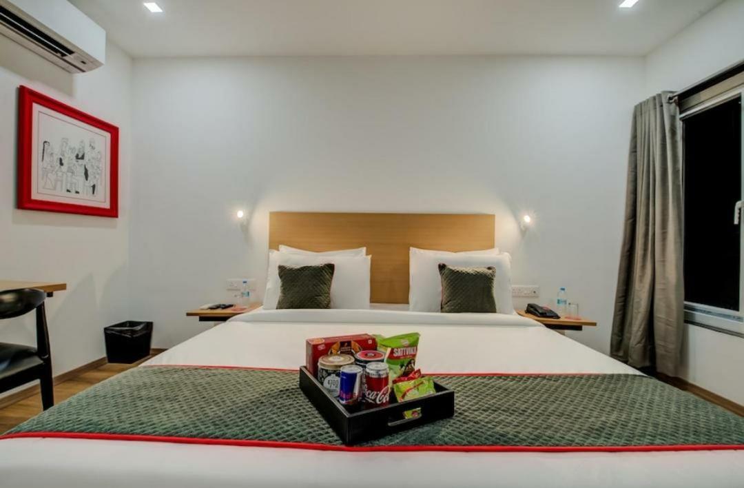 Hotel Town Plaza Pune Exterior photo