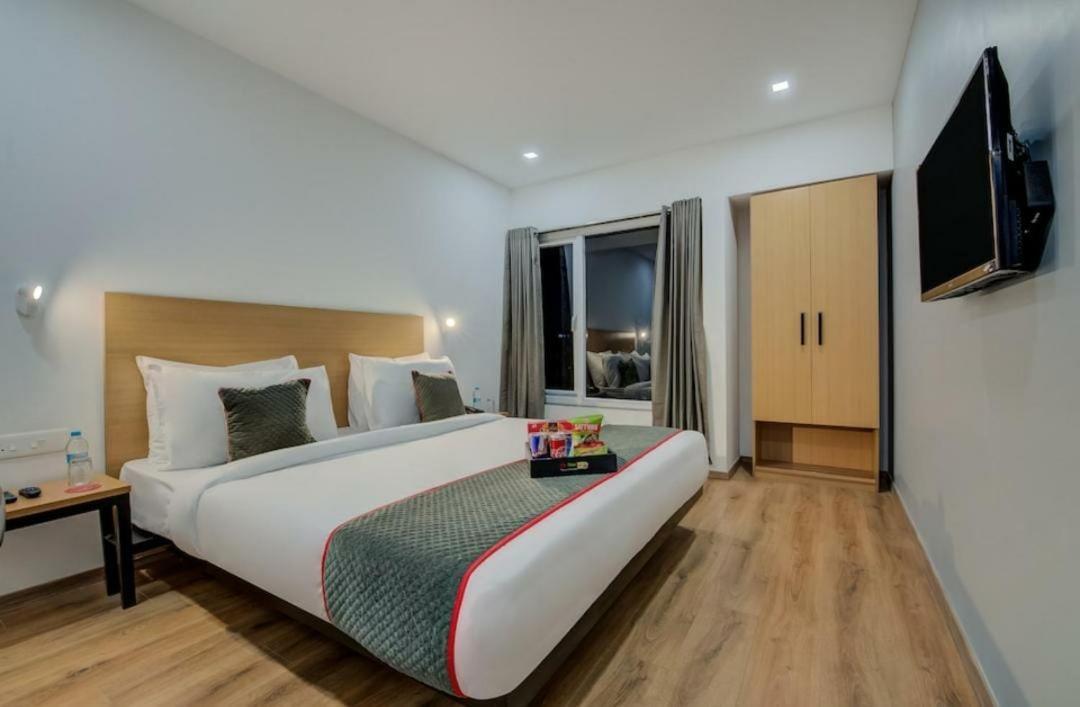 Hotel Town Plaza Pune Exterior photo
