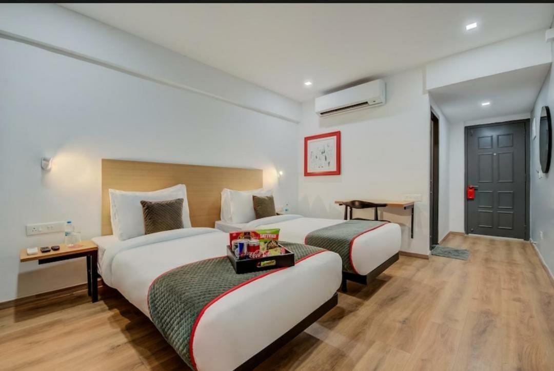 Hotel Town Plaza Pune Exterior photo